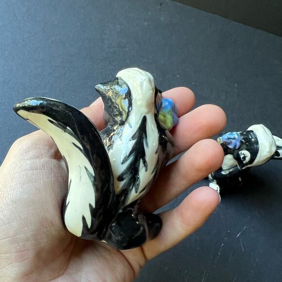 2 Vintage CERAMIC ARTS Studio Mother Mrs Skunk from Bambi 169-3 Figurine 3" Tall - Picture 8 of 11